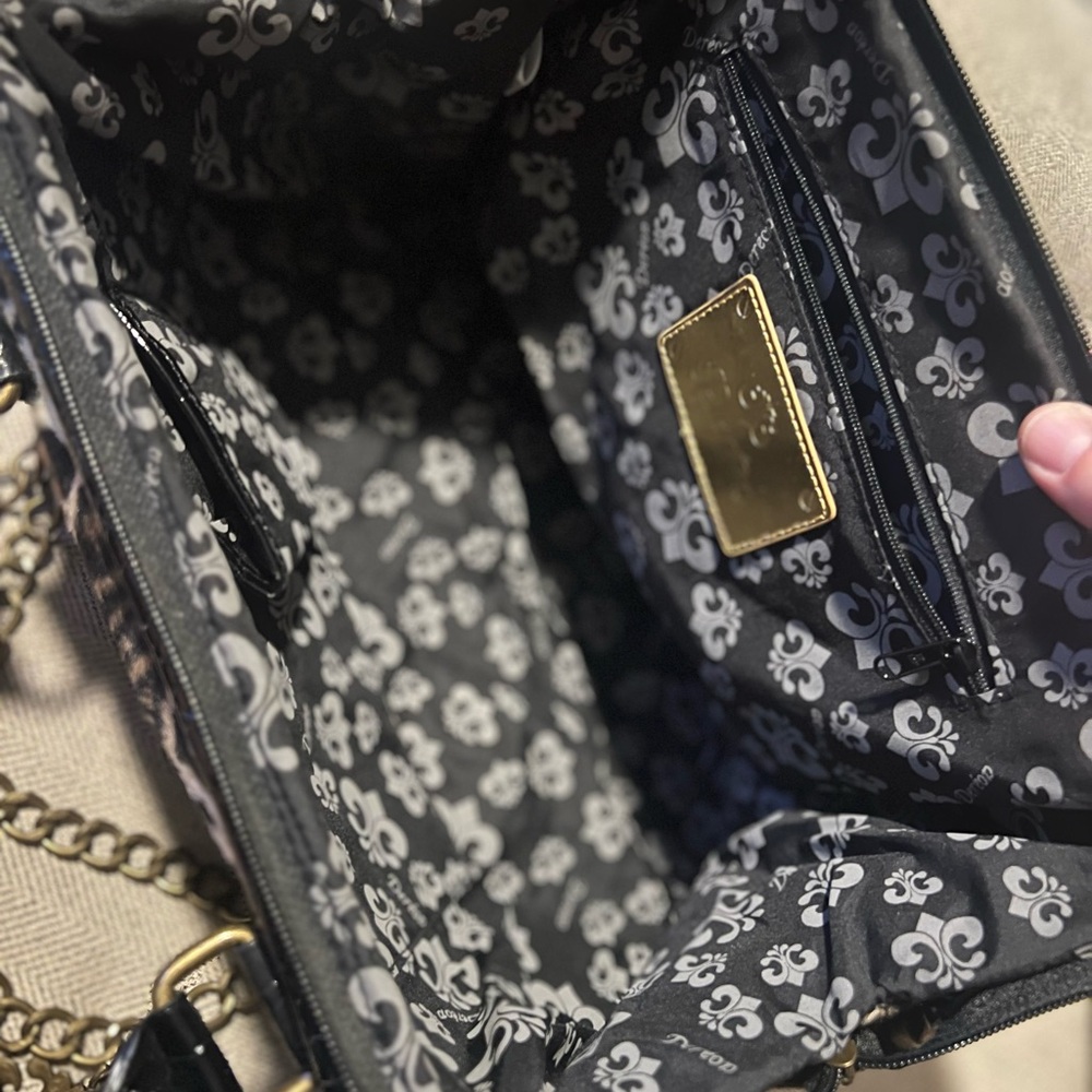 Elegant Black and Gold Chain Shoulder Bag